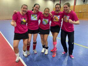 Katrin mit Hockeyfreundinnen
