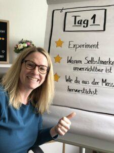 Katrin vor Flipchart