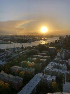 Ausblick auf den Hamburger Hafen