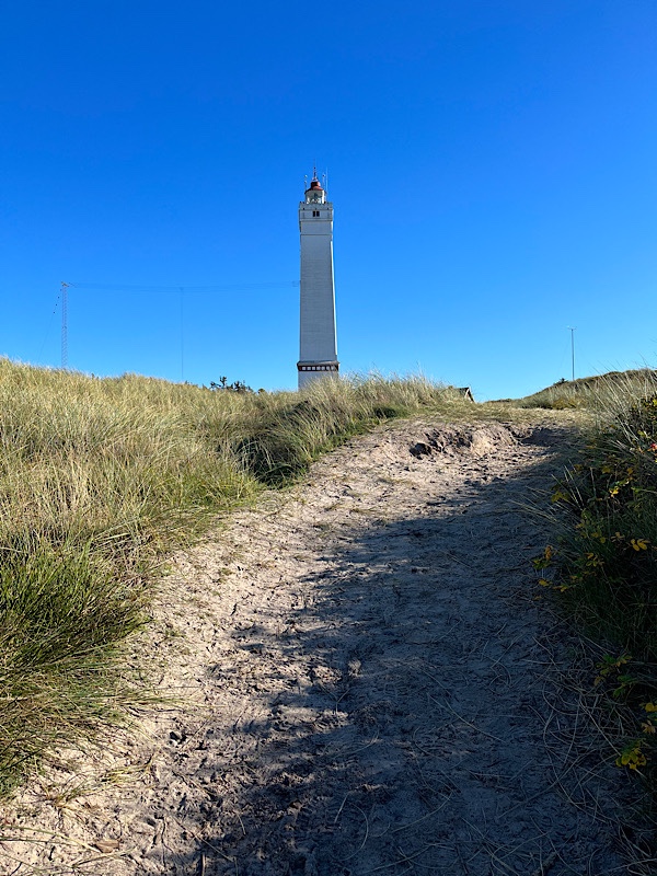 Leuchtturm in den Dünen
